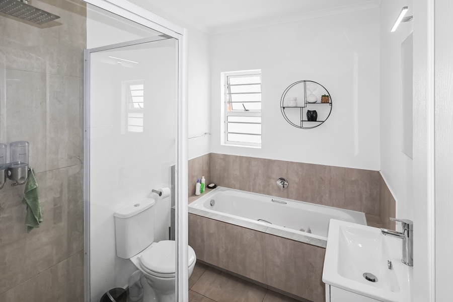 2 Bedroom Property for Sale in Beacon Bay Eastern Cape